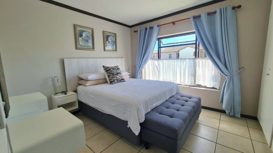 To Let 2 Bedroom Property for Rent in Bowtie Western Cape